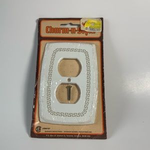 Vintage Deadstock 70s Outlet Cover New in Package Geometric white and gold